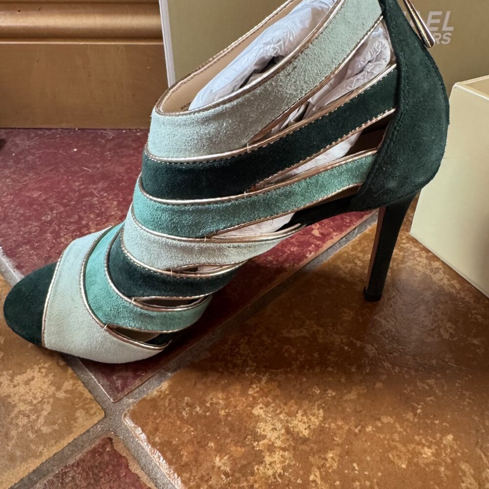 Michael Michael Kors Harper Open Toe Suede Heels – Pale Green Multi – Size 7M –